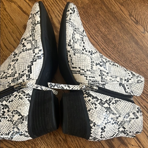 Circus by Sam Edelman Black and White Snakeskin Boots - Picture 5 of 8